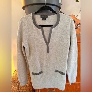 Sutton Cashmere V-Neck Sweater in Light Gray
